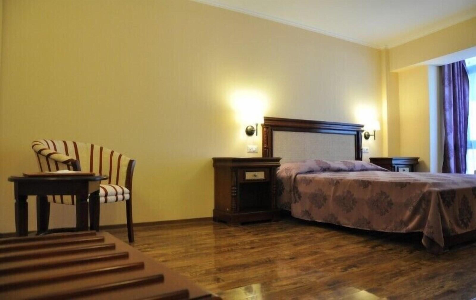 Vigo Grand Hotel Плоешти Экстерьер фото
