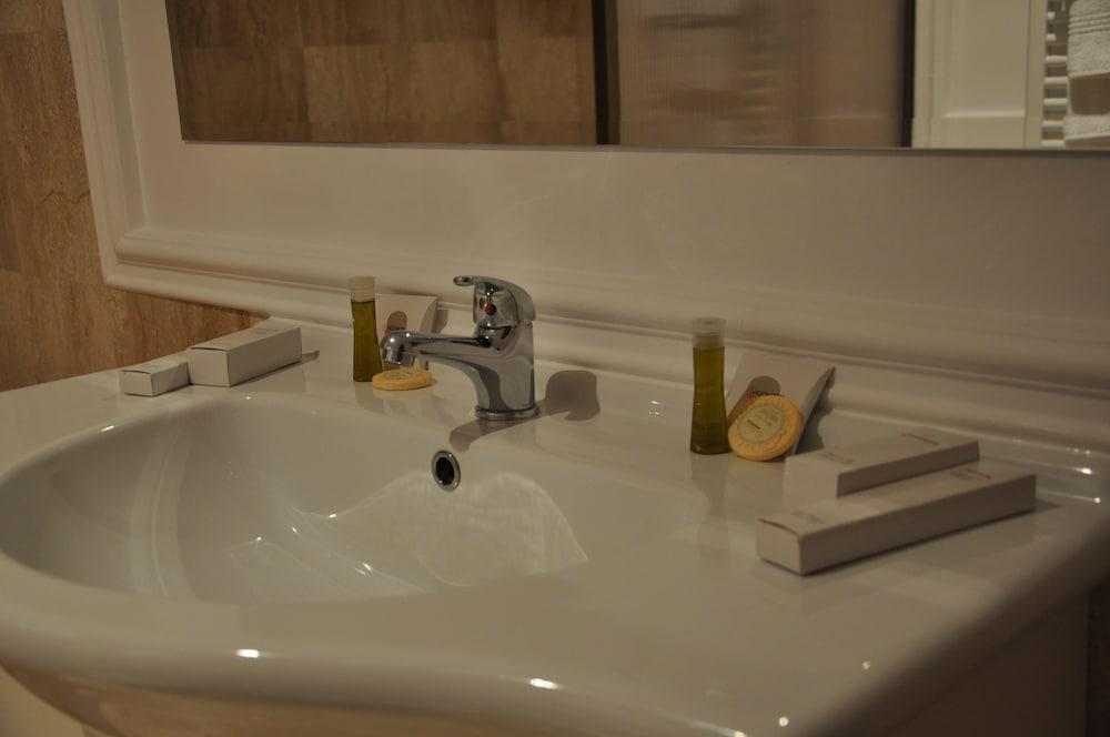 Vigo Grand Hotel Плоешти Экстерьер фото