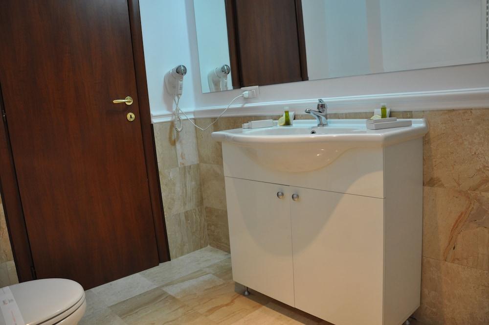 Vigo Grand Hotel Плоешти Экстерьер фото