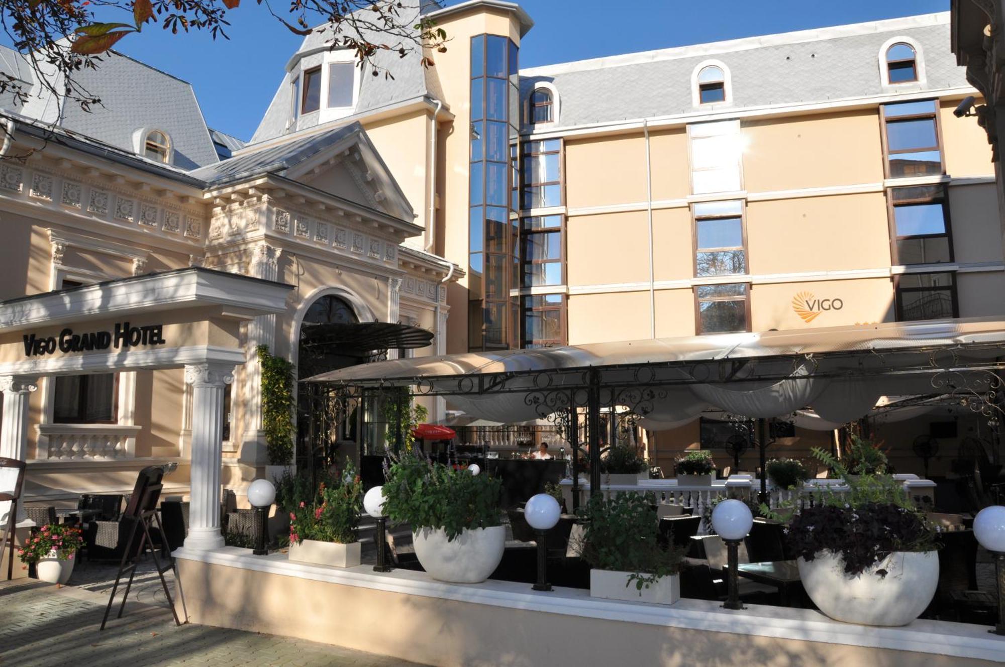 Vigo Grand Hotel Плоешти Экстерьер фото