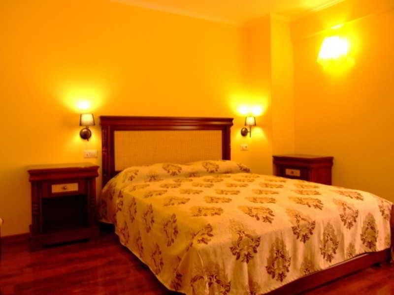 Vigo Grand Hotel Плоешти Экстерьер фото